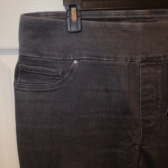 Lee Women’s Gray Sculpting Slim Fit Slim Leg Pull-On Jeans Size 18S- Irregular - Picture 3 of 12